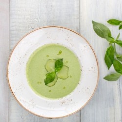 Zuppa fredda di verdure verdi